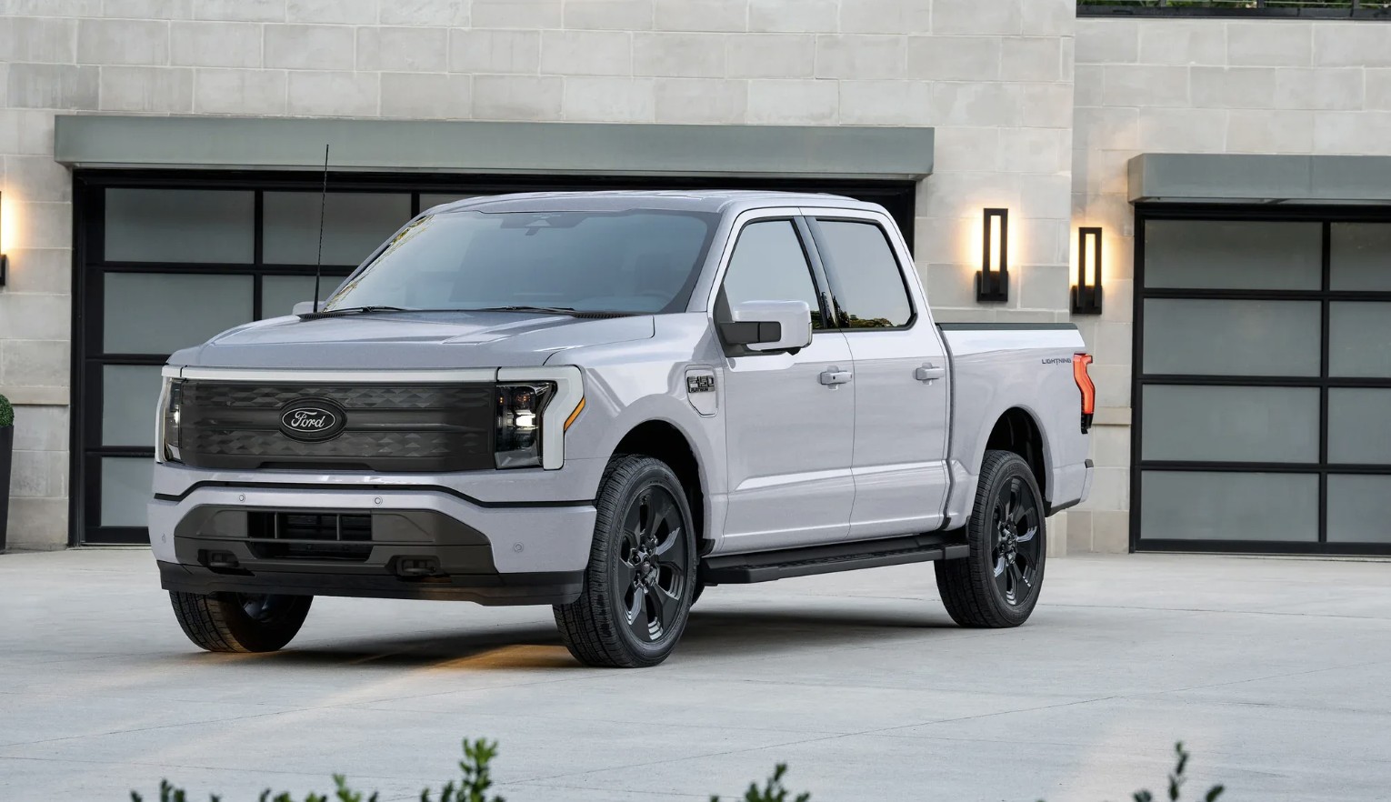 FORD F-150 Lightning 2025